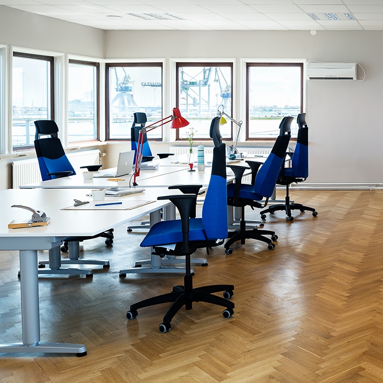 Skrivbord i cowering space i Malmö