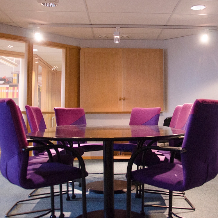 Välutrustat konferensrum för våra hyresgäster